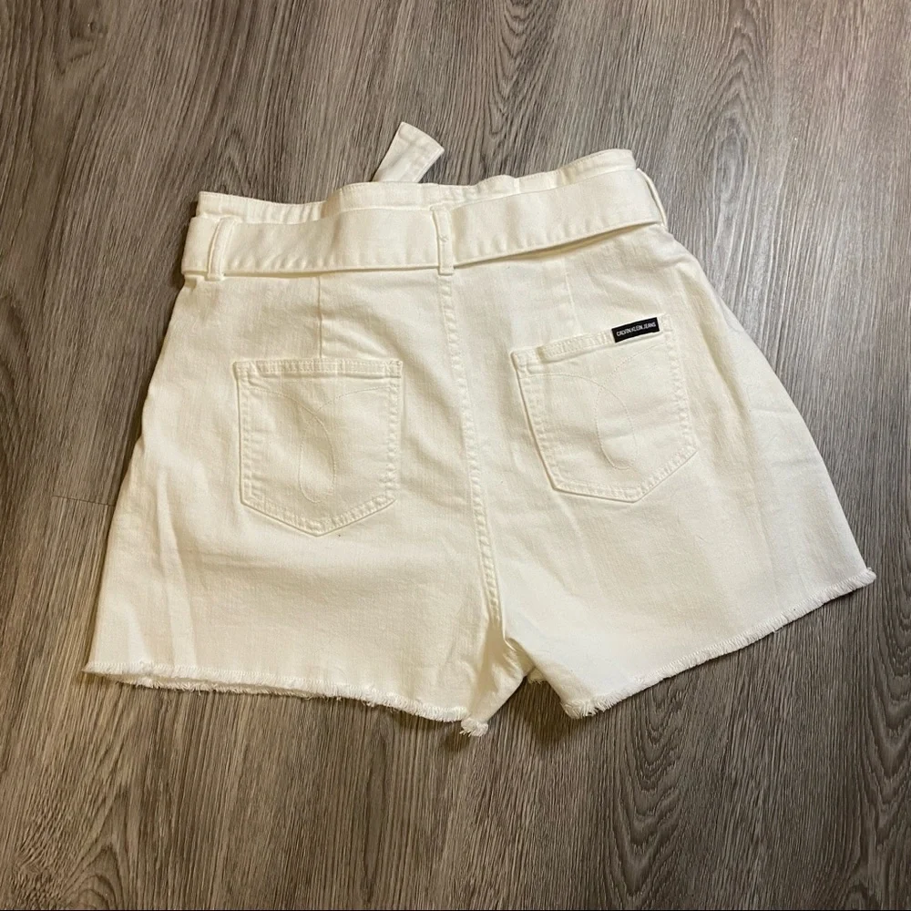 - Calvin Klein white high rise paperbag style shorts size 31 - Picture 2 of 8